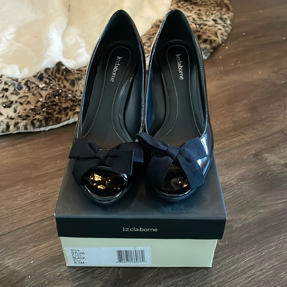 Liz Claiborne black Sylvia pumps
